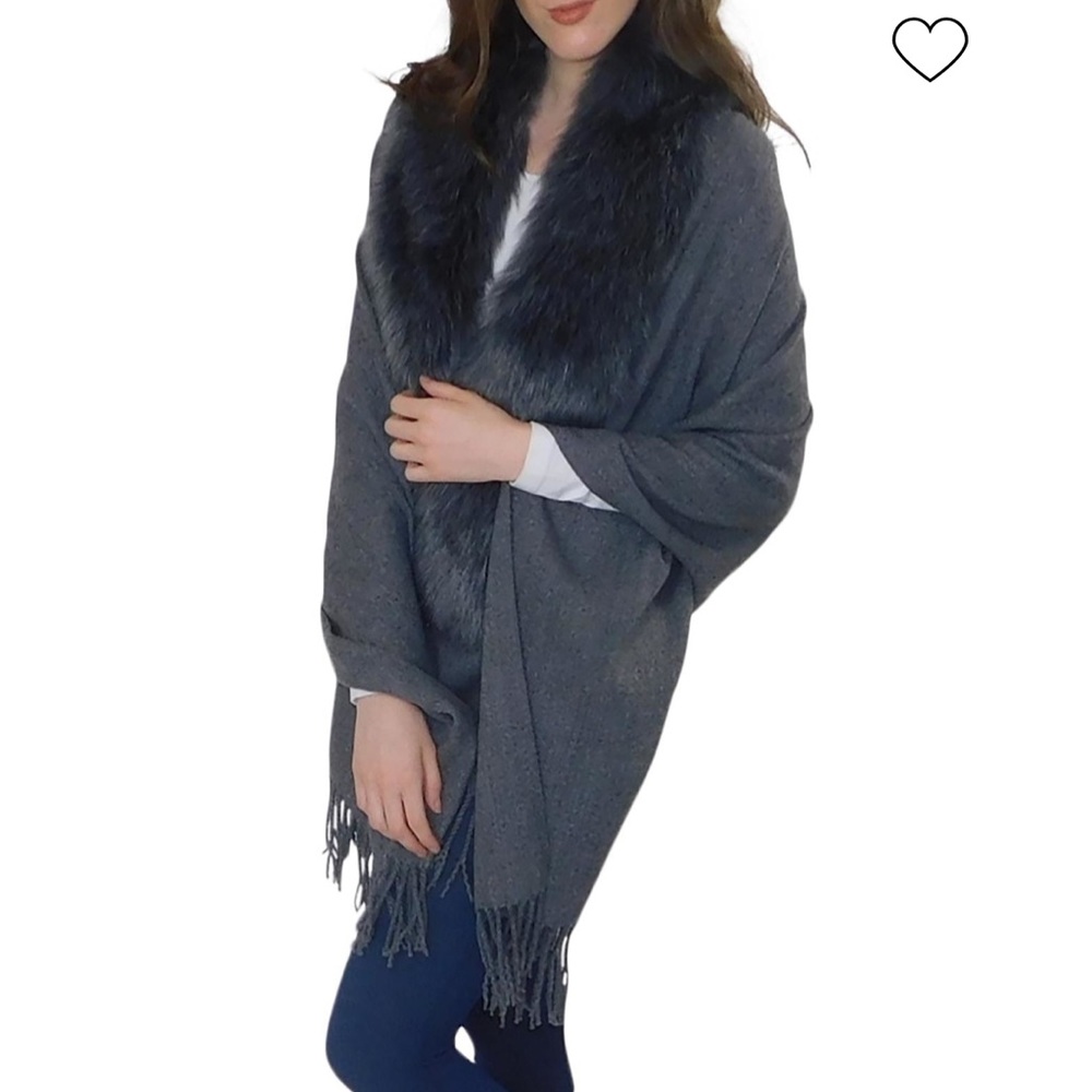 Elietian Gray Fur Trimmed Shawl NWT